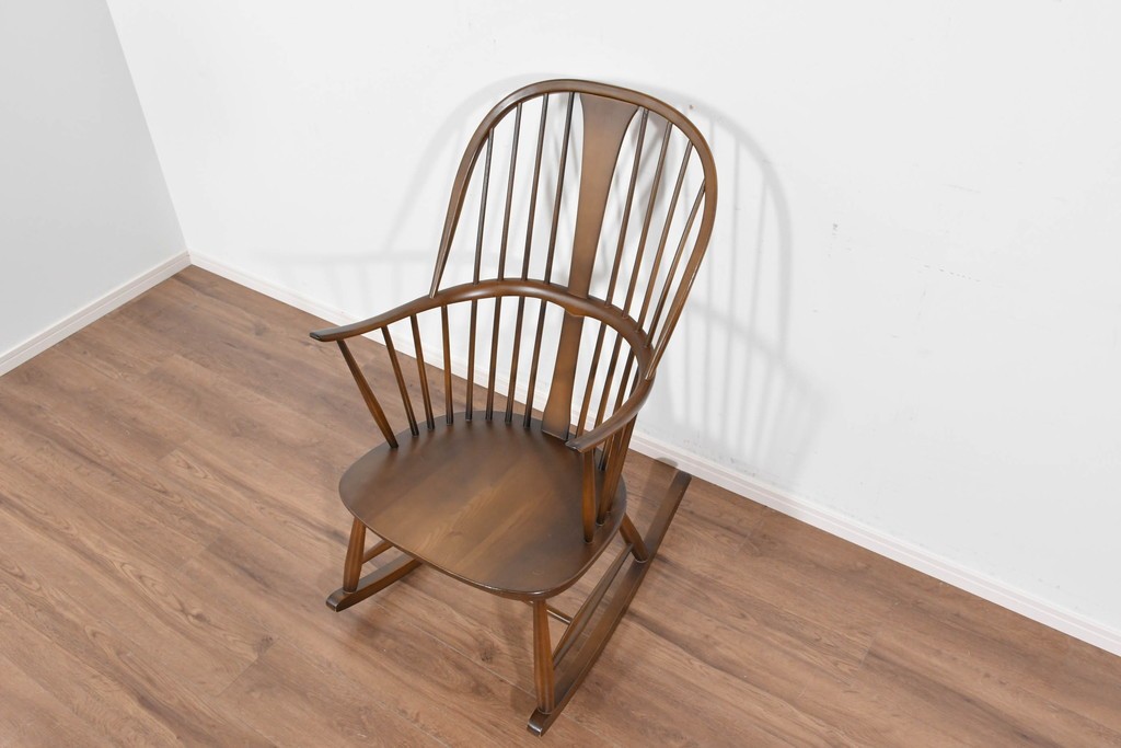 イギリスヴィンテージ　 美品　ERCOL(アーコール)　Chairmakers Chair(チェアメーカーズチェア)　曲木の美が際立つロッキングチェア　(R-085833)