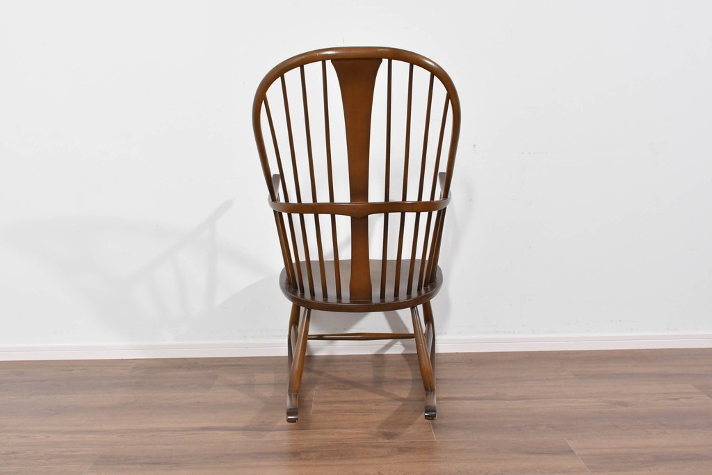 イギリスヴィンテージ　 美品　ERCOL(アーコール)　Chairmakers Chair(チェアメーカーズチェア)　曲木の美が際立つロッキングチェア　(R-085833)