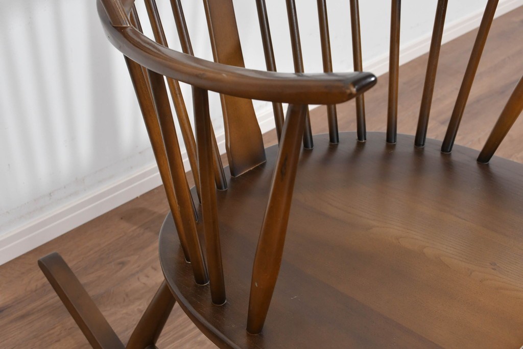 イギリスヴィンテージ　 美品　ERCOL(アーコール)　Chairmakers Chair(チェアメーカーズチェア)　曲木の美が際立つロッキングチェア　(R-085833)