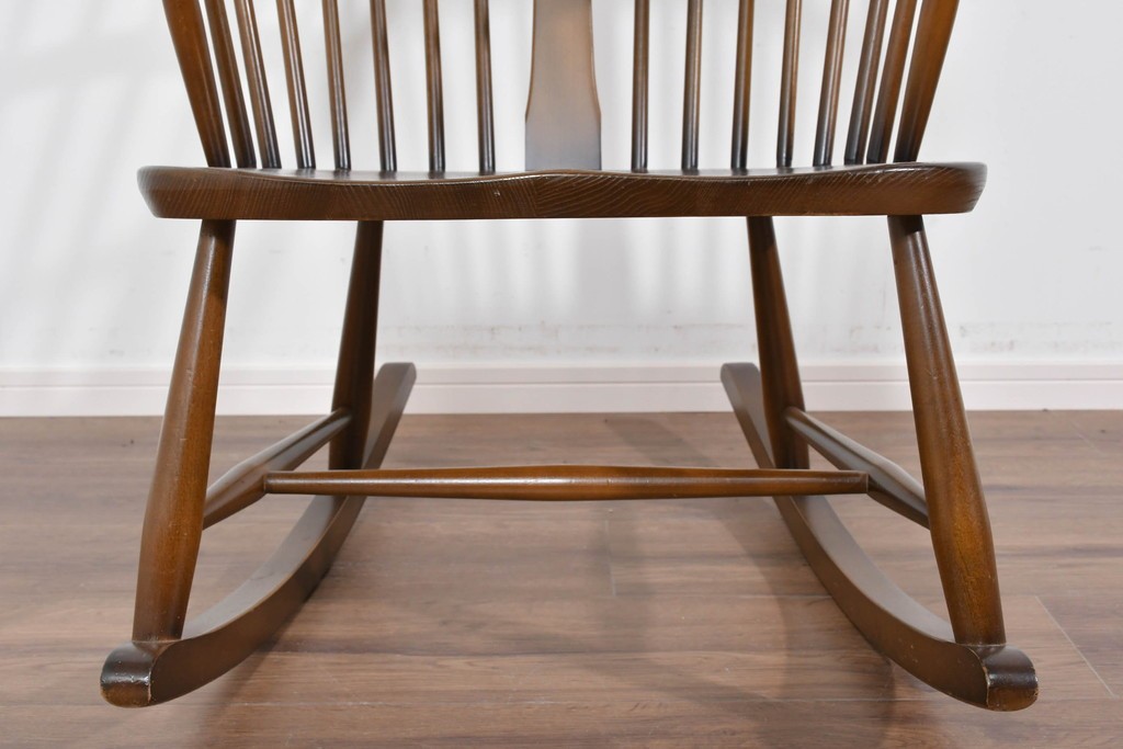 イギリスヴィンテージ　 美品　ERCOL(アーコール)　Chairmakers Chair(チェアメーカーズチェア)　曲木の美が際立つロッキングチェア　(R-085833)