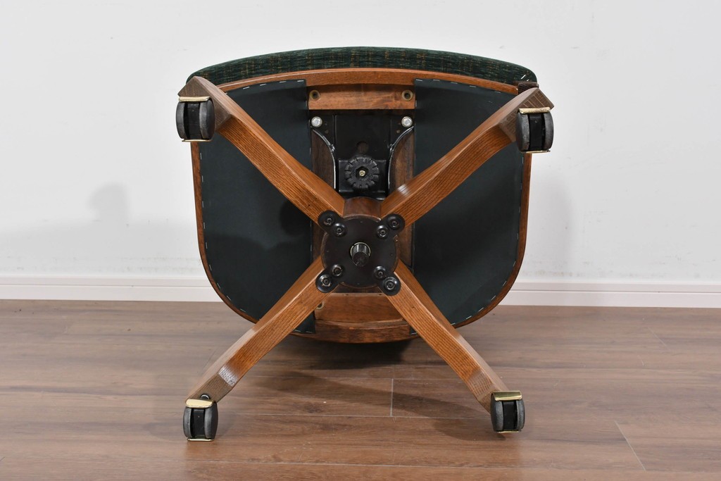 中古　美品!!　希少な廃番品　三越家具(現カントリーハウス)　Brugge(ブルージュ)　木の質感を生かしたクラシックスタイルのキャスター付きアームチェア　(R-085834)