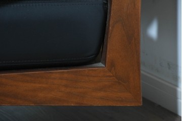 中古　美品　匠工房(TAKUMI KOHGEI)　AMEDEO(アメディオ)　スポークデザインが印象的な1人掛けソファ　定価約60万円　(R-085835)