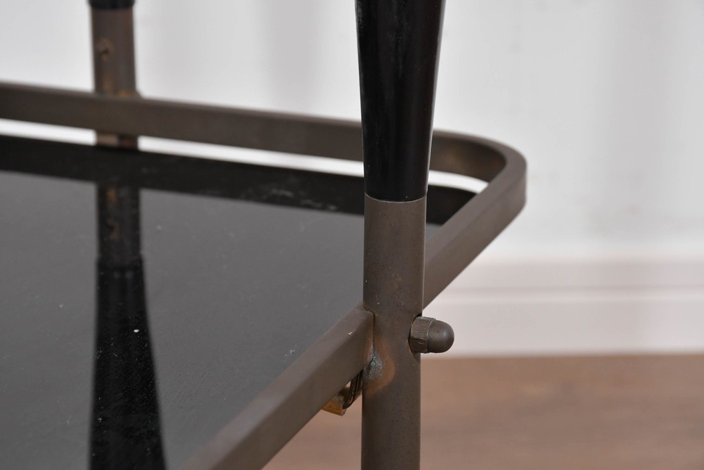 ヨーロッパヴィンテージ　希少デザイン　真鍮×黒ガラスのミッドセンチュリーなトロリーワゴン　(R-085845)