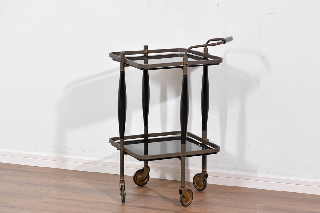 ヨーロッパヴィンテージ　希少デザイン　真鍮×黒ガラスのミッドセンチュリーなトロリーワゴン　(R-085845)