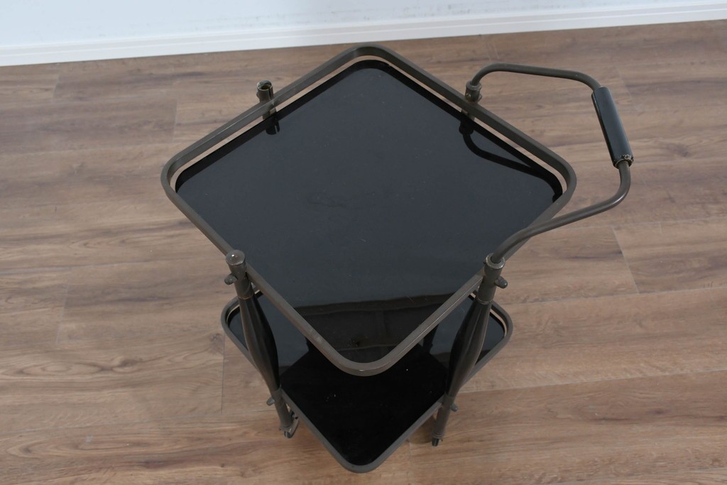 ヨーロッパヴィンテージ　希少デザイン　真鍮×黒ガラスのミッドセンチュリーなトロリーワゴン　(R-085845)