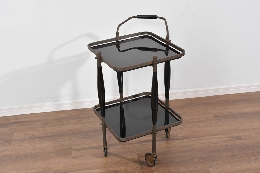 ヨーロッパヴィンテージ　希少デザイン　真鍮×黒ガラスのミッドセンチュリーなトロリーワゴン　(R-085845)
