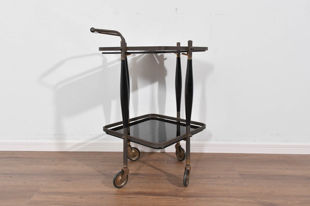 ヨーロッパヴィンテージ　希少デザイン　真鍮×黒ガラス　ミッドセンチュリースタイルのトロリーワゴン　(R-085846)