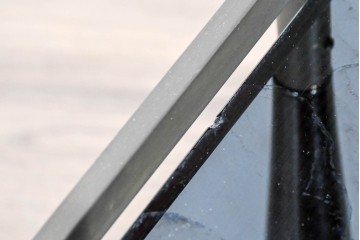 ヨーロッパヴィンテージ　希少デザイン　真鍮×黒ガラス　ミッドセンチュリースタイルのトロリーワゴン　(R-085846)