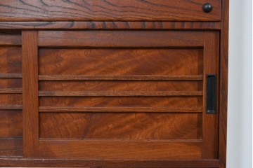 和製ヴィンテージ　職人手作り品!!　三方欅材　段形の造形美と意匠金具が際立つ小振りな階段箪笥風収納棚　(R-085850)