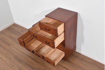 和製ヴィンテージ　職人手作り品!!　三方欅材　段形の造形美と意匠金具が際立つ小振りな階段箪笥風収納棚　(R-085850)
