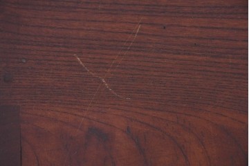 和製ヴィンテージ　職人手作り品!!　三方欅材　段形の造形美と意匠金具が際立つ小振りな階段箪笥風収納棚　(R-085850)