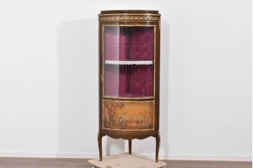 中古　美品　スペイン高級家具　MARINER(マリネール)　優雅な金彩装飾と風景画が美しいコーナーキャビネット　定価約45万円　(R-085851)