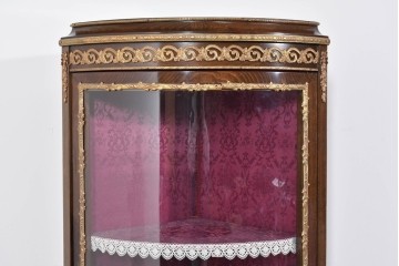 中古　美品　スペイン高級家具　MARINER(マリネール)　優雅な金彩装飾と風景画が美しいコーナーキャビネット　定価約45万円　(R-085851)