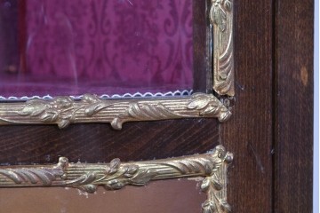 中古　美品　スペイン高級家具　MARINER(マリネール)　優雅な金彩装飾と風景画が美しいコーナーキャビネット　定価約45万円　(R-085851)