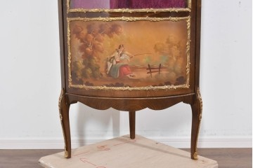 中古　美品　スペイン高級家具　MARINER(マリネール)　優雅な金彩装飾と風景画が美しいコーナーキャビネット　定価約45万円　(R-085851)