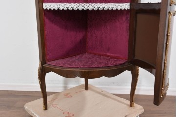 中古　美品　スペイン高級家具　MARINER(マリネール)　優雅な金彩装飾と風景画が美しいコーナーキャビネット　定価約45万円　(R-085851)