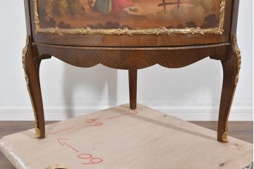 中古　美品　スペイン高級家具　MARINER(マリネール)　優雅な金彩装飾と風景画が美しいコーナーキャビネット　定価約45万円　(R-085851)