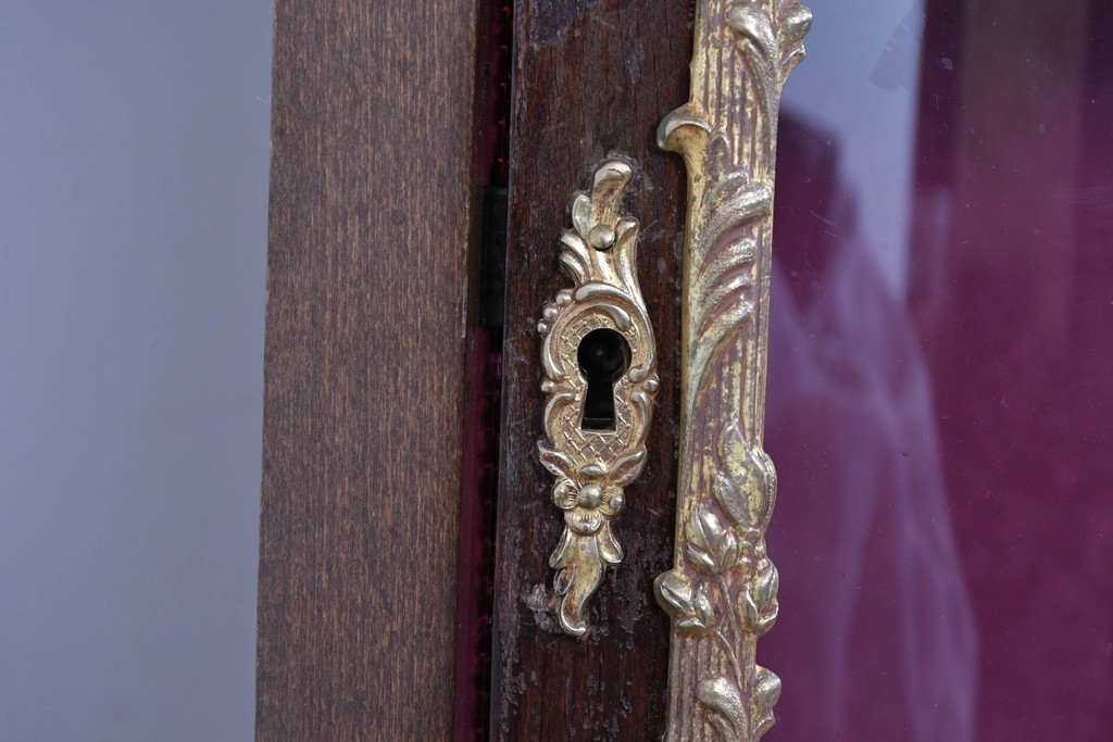 中古　美品　スペイン高級家具　MARINER(マリネール)　優雅な金彩装飾と風景画が美しいコーナーキャビネット　定価約45万円　(R-085851)