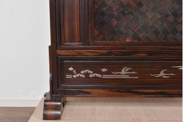 中古　高級品　縞黒檀(シマコクタン)　精巧な透かし彫りと格子編み面の衝立　定価約65万円　(R-085852)