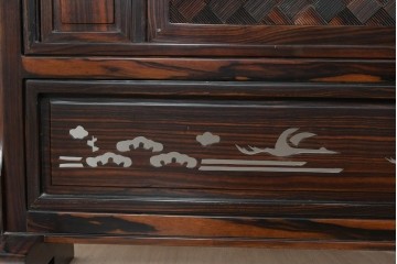 中古　高級品　縞黒檀(シマコクタン)　精巧な透かし彫りと格子編み面の衝立　定価約65万円　(R-085852)