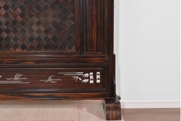 中古　高級品　縞黒檀(シマコクタン)　精巧な透かし彫りと格子編み面の衝立　定価約65万円　(R-085852)