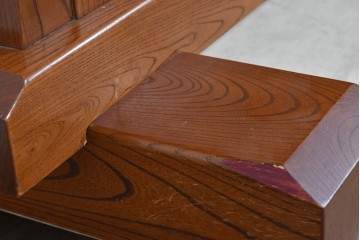 中古　高級品　職人手作り　総欅材　漆塗り　一枚板　重厚な欅の木肌が際立つ大振りな衝立　製作費約70万円　(R-085853)