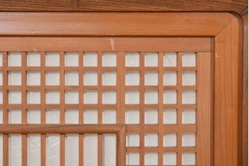 和製ヴィンテージ　職人手作り　脚(縞黒檀)　枠(欅材)　彫刻意匠と格子の美しい衝立　(R-085855)