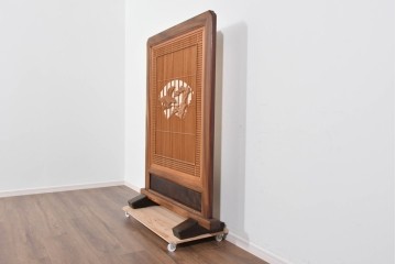 和製ヴィンテージ　職人手作り　脚(縞黒檀)　枠(欅材)　彫刻意匠と格子の美しい衝立　(R-085855)