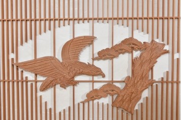 和製ヴィンテージ　職人手作り　脚(縞黒檀)　枠(欅材)　彫刻意匠と格子の美しい衝立　(R-085855)