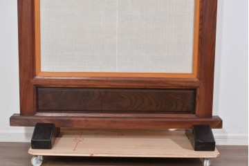和製ヴィンテージ　職人手作り　脚(縞黒檀)　枠(欅材)　彫刻意匠と格子の美しい衝立　(R-085855)