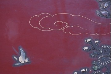 アジアンヴィンテージ　高級工芸品　漆塗り　人物と花鳥装飾が味わい深い朱塗りの衝立　(R-085856)