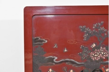 アジアンヴィンテージ　高級工芸品　漆塗り　人物と花鳥装飾が味わい深い朱塗りの衝立　(R-085856)