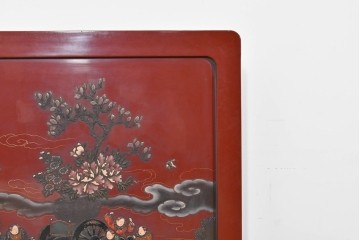 アジアンヴィンテージ　高級工芸品　漆塗り　人物と花鳥装飾が味わい深い朱塗りの衝立　(R-085856)