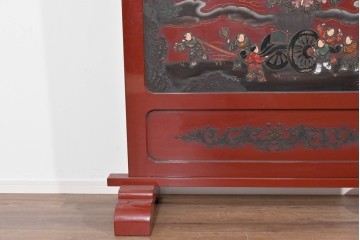 アジアンヴィンテージ　高級工芸品　漆塗り　人物と花鳥装飾が味わい深い朱塗りの衝立　(R-085856)