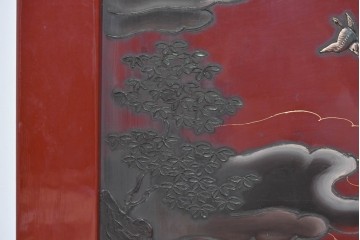 アジアンヴィンテージ　高級工芸品　漆塗り　人物と花鳥装飾が味わい深い朱塗りの衝立　(R-085856)