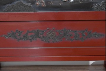 アジアンヴィンテージ　高級工芸品　漆塗り　人物と花鳥装飾が味わい深い朱塗りの衝立　(R-085856)