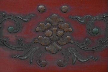 アジアンヴィンテージ　高級工芸品　漆塗り　人物と花鳥装飾が味わい深い朱塗りの衝立　(R-085856)