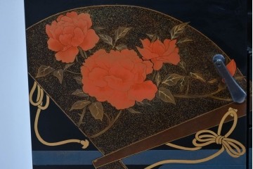 中古　高級品　輪島塗　天板に補修塗りあり　三面鏡の格調ある鏡台　定価推定約150万円以上　(R-085858)