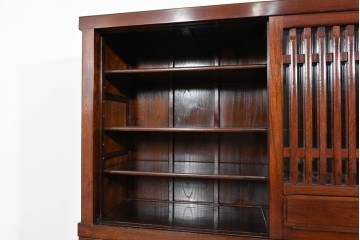 中古　ニレ材　整然と並んだ格子が目を引く水屋箪笥食器棚　(R-085859)