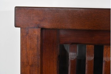 中古　ニレ材　整然と並んだ格子が目を引く水屋箪笥食器棚　(R-085859)