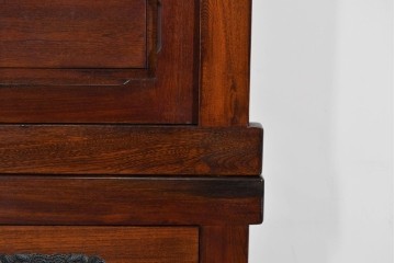 中古　ニレ材　整然と並んだ格子が目を引く水屋箪笥食器棚　(R-085859)