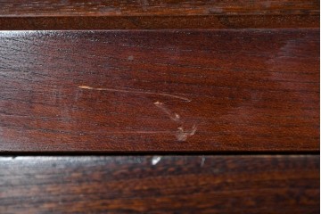 中古　ニレ材　整然と並んだ格子が目を引く水屋箪笥食器棚　(R-085859)