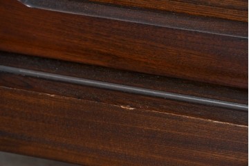 中古　ニレ材　整然と並んだ格子が目を引く水屋箪笥食器棚　(R-085859)