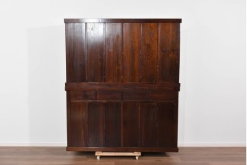 中古　ニレ材　整然と並んだ格子が目を引く水屋箪笥食器棚　(R-085859)