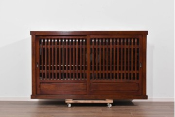 中古　ニレ材　整然とした縦格子が美しい水屋箪笥サイドボード　(R-085860)