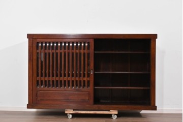 中古　ニレ材　整然とした縦格子が美しい水屋箪笥サイドボード　(R-085860)