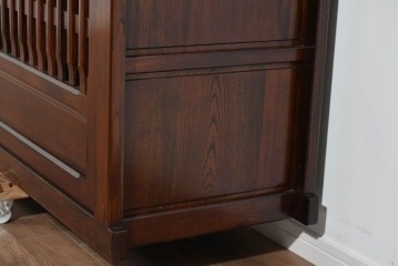 中古　ニレ材　整然とした縦格子が美しい水屋箪笥サイドボード　(R-085860)