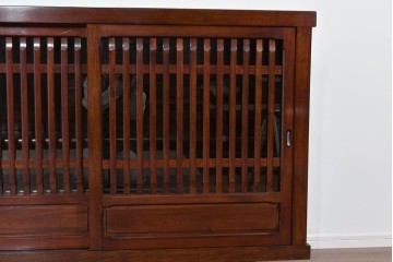 中古　ニレ材　整然とした縦格子が美しい水屋箪笥サイドボード　(R-085860)