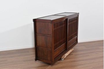 中古　ニレ材　整然とした縦格子が美しい水屋箪笥サイドボード　(R-085860)