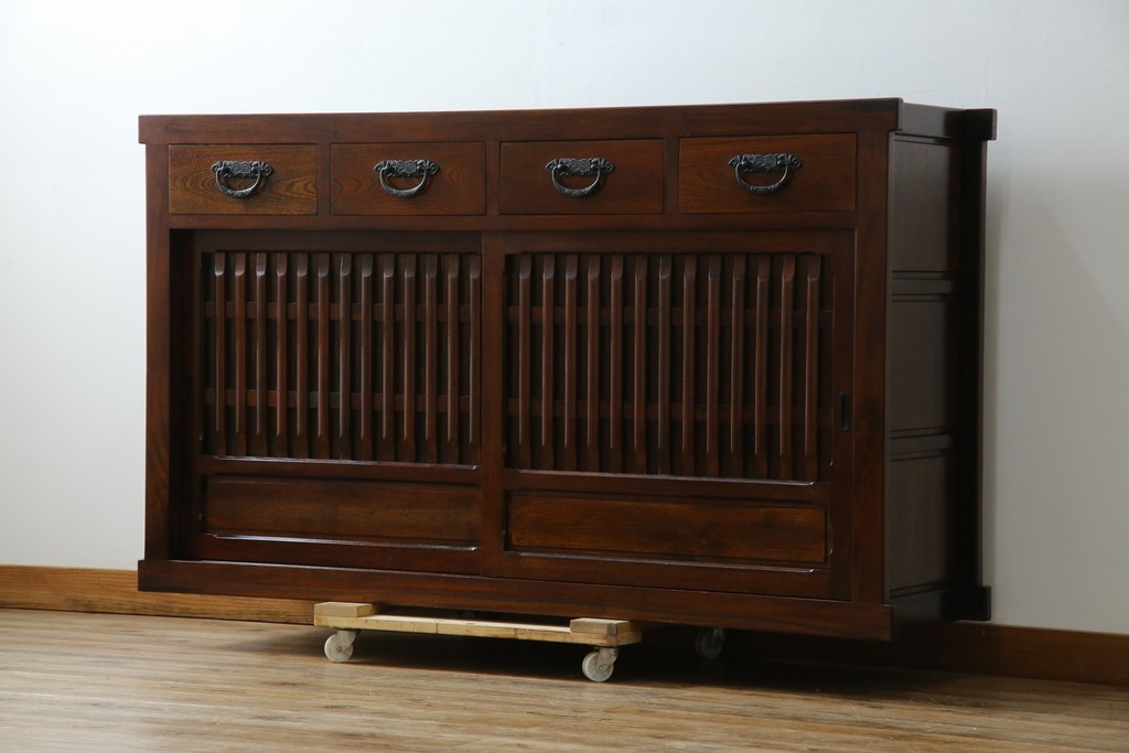 中古　ニレ材　格子意匠が特徴的な引き出し付き水屋箪笥サイドボード　(R-085861)